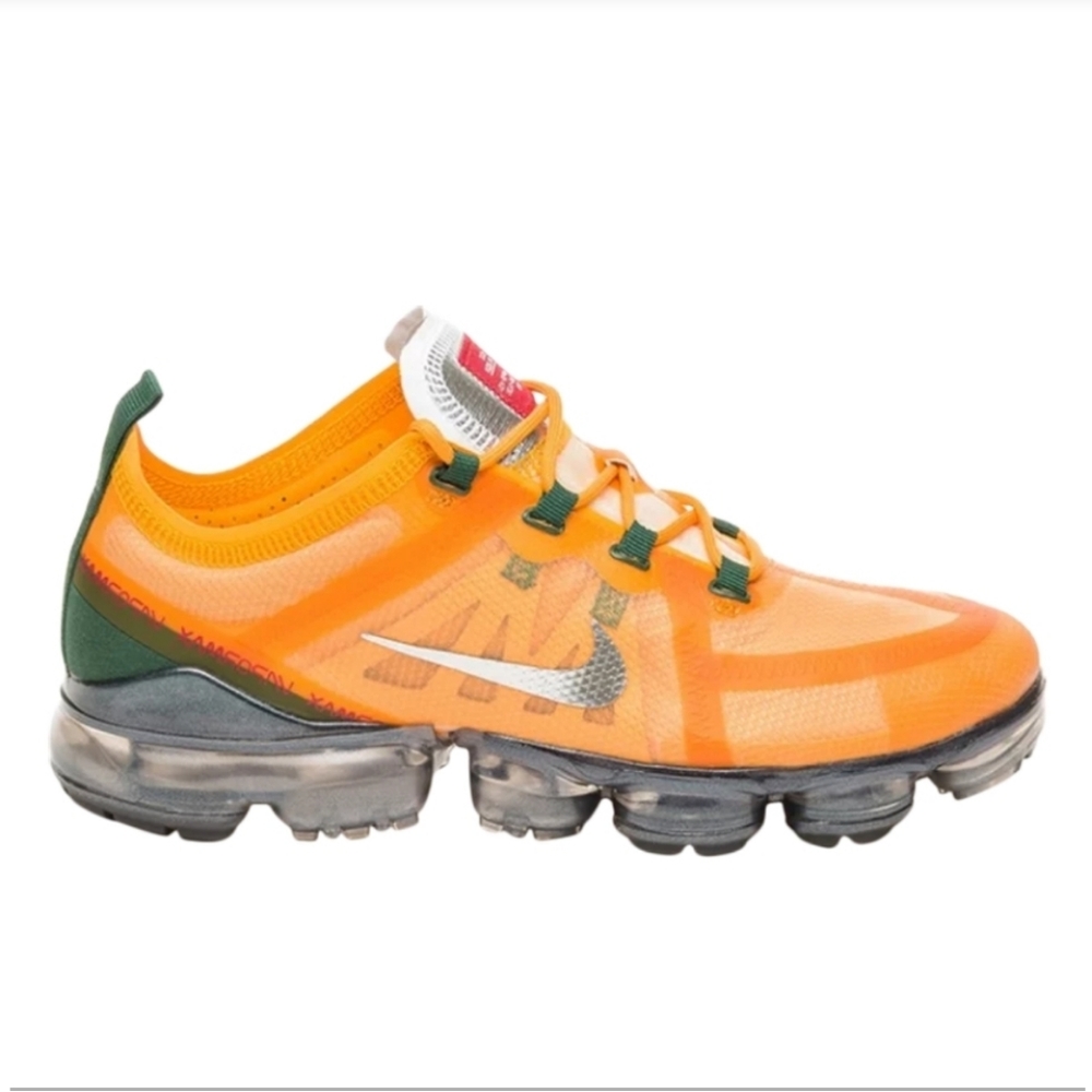 NIKE vapormax